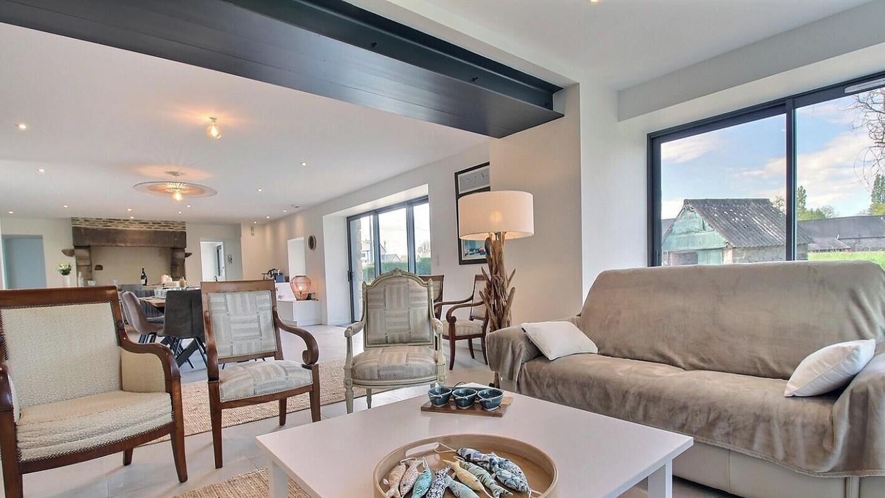 Photo of Livingroom in Saint-Lormel