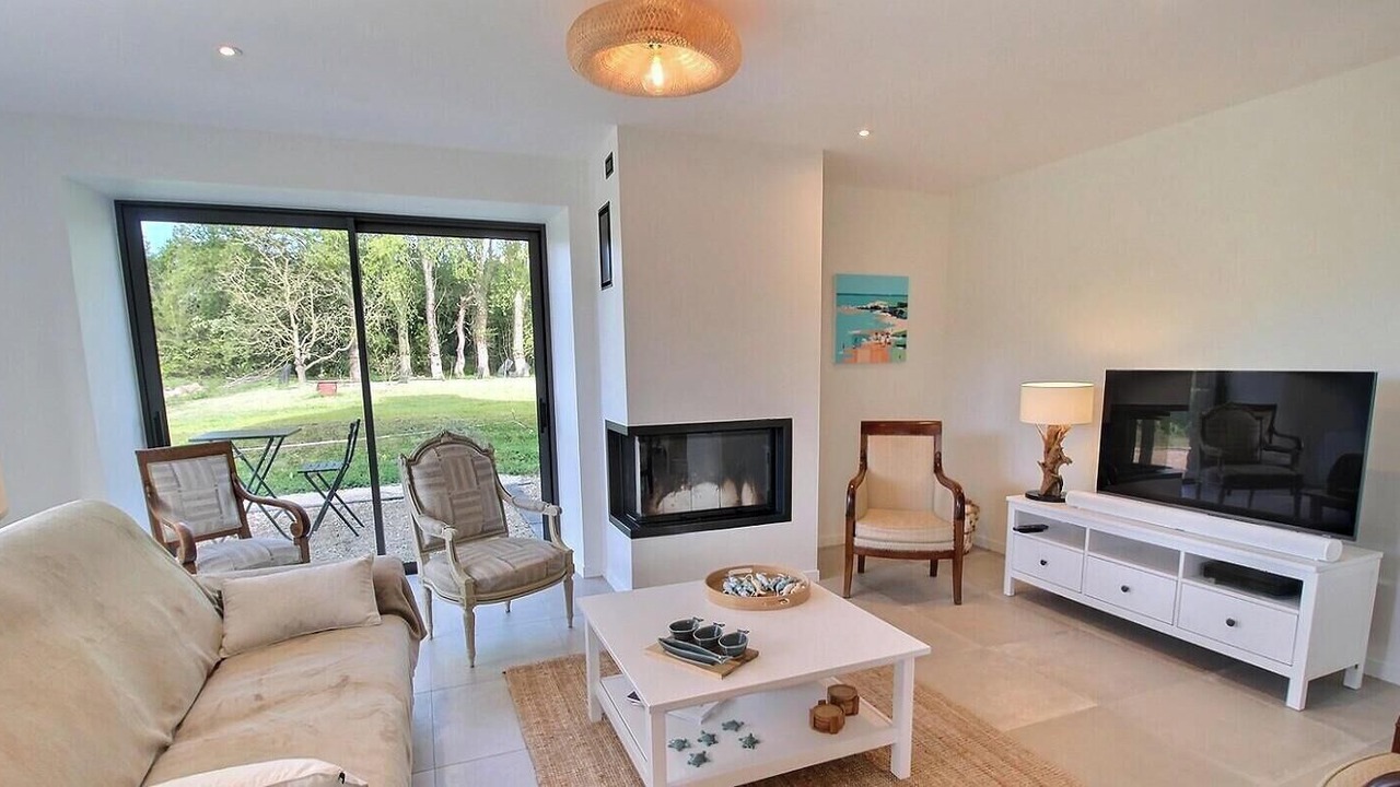 Photo of Livingroom in Saint-Lormel