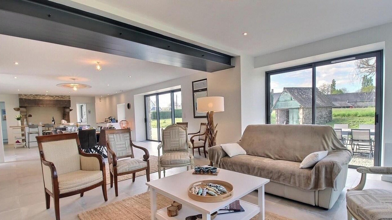 Photo of Livingroom in Saint-Lormel