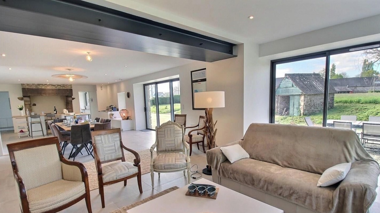Photo of Livingroom in Saint-Lormel