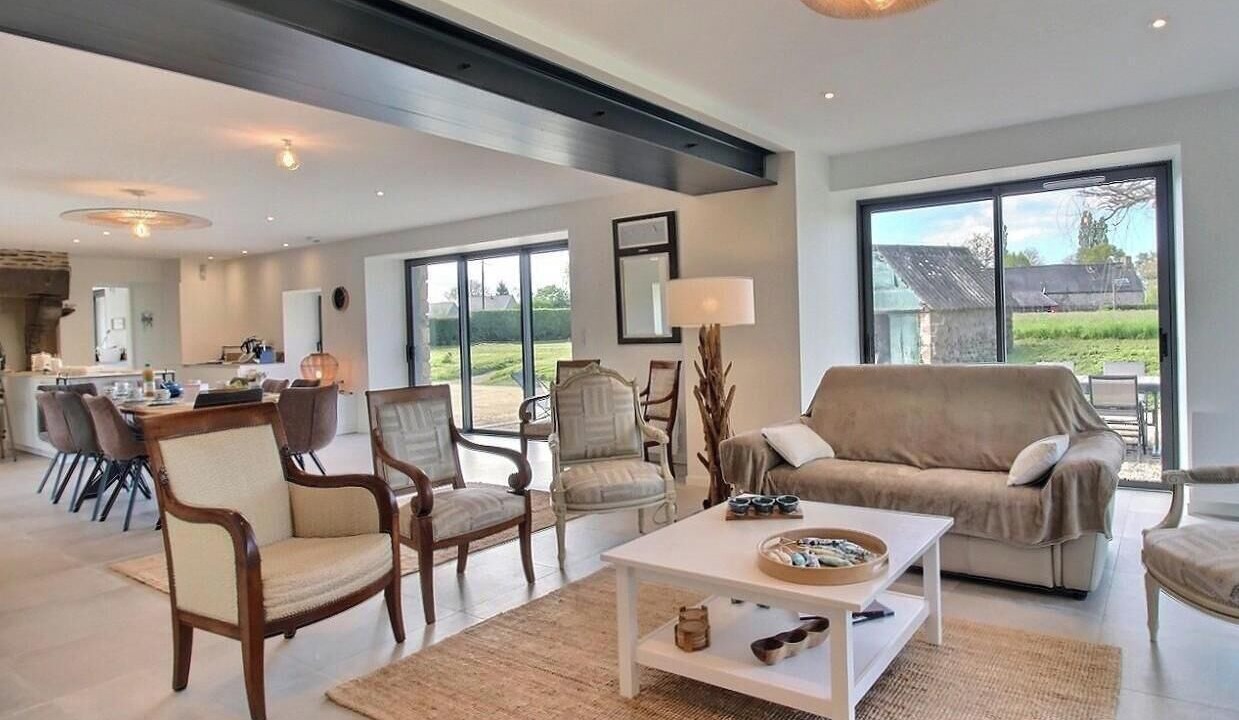 Photo of Livingroom in Saint-Lormel