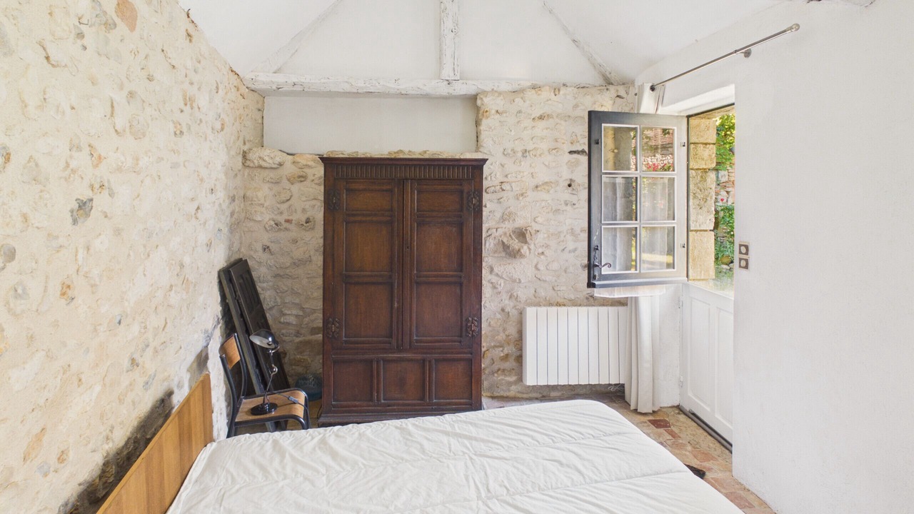 Photo of Bedroom in Thenon