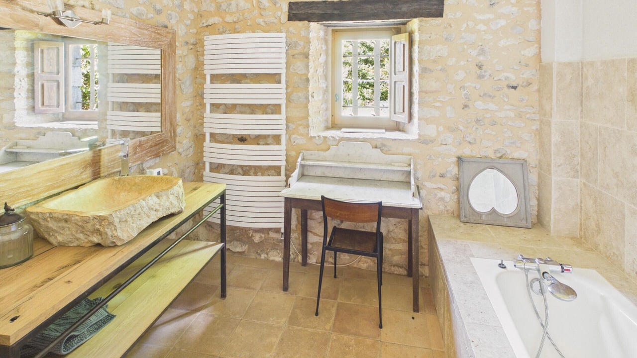 Photo of Bathroom in Thenon