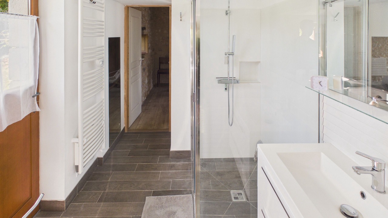 Photo of Bathroom in Thenon