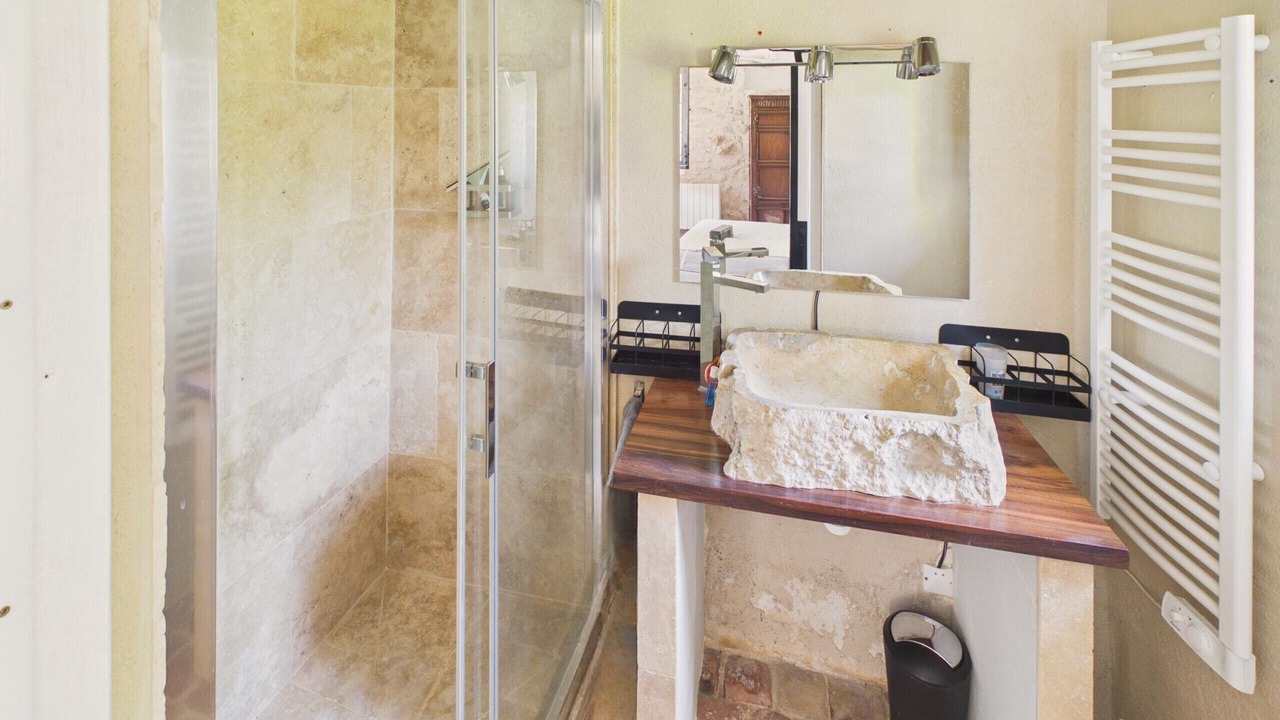 Photo of Bathroom in Thenon