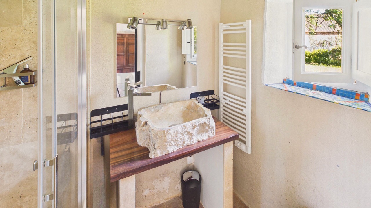 Photo of Bathroom in Thenon