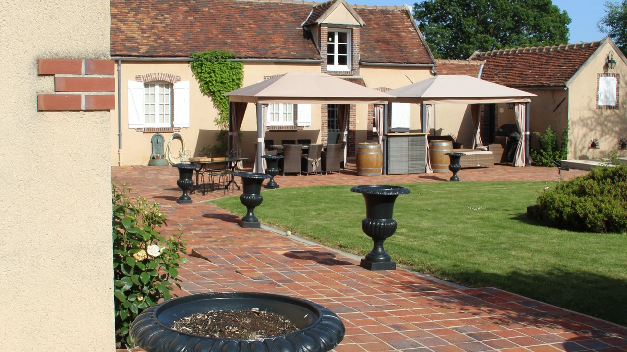 Photo of Patio Balcony in Villeneuve-sur-Yonne