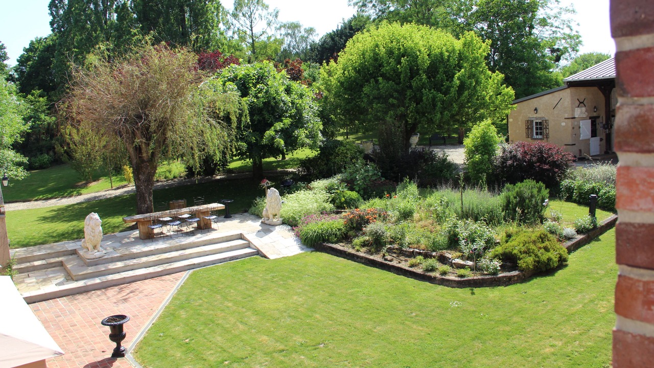 Photo of Patio Balcony in Villeneuve-sur-Yonne