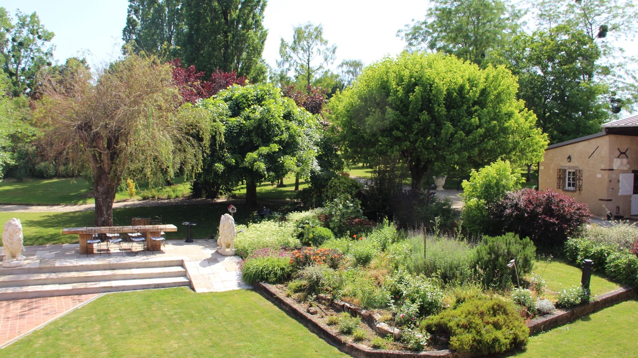Photo of Outdoor in Villeneuve-sur-Yonne