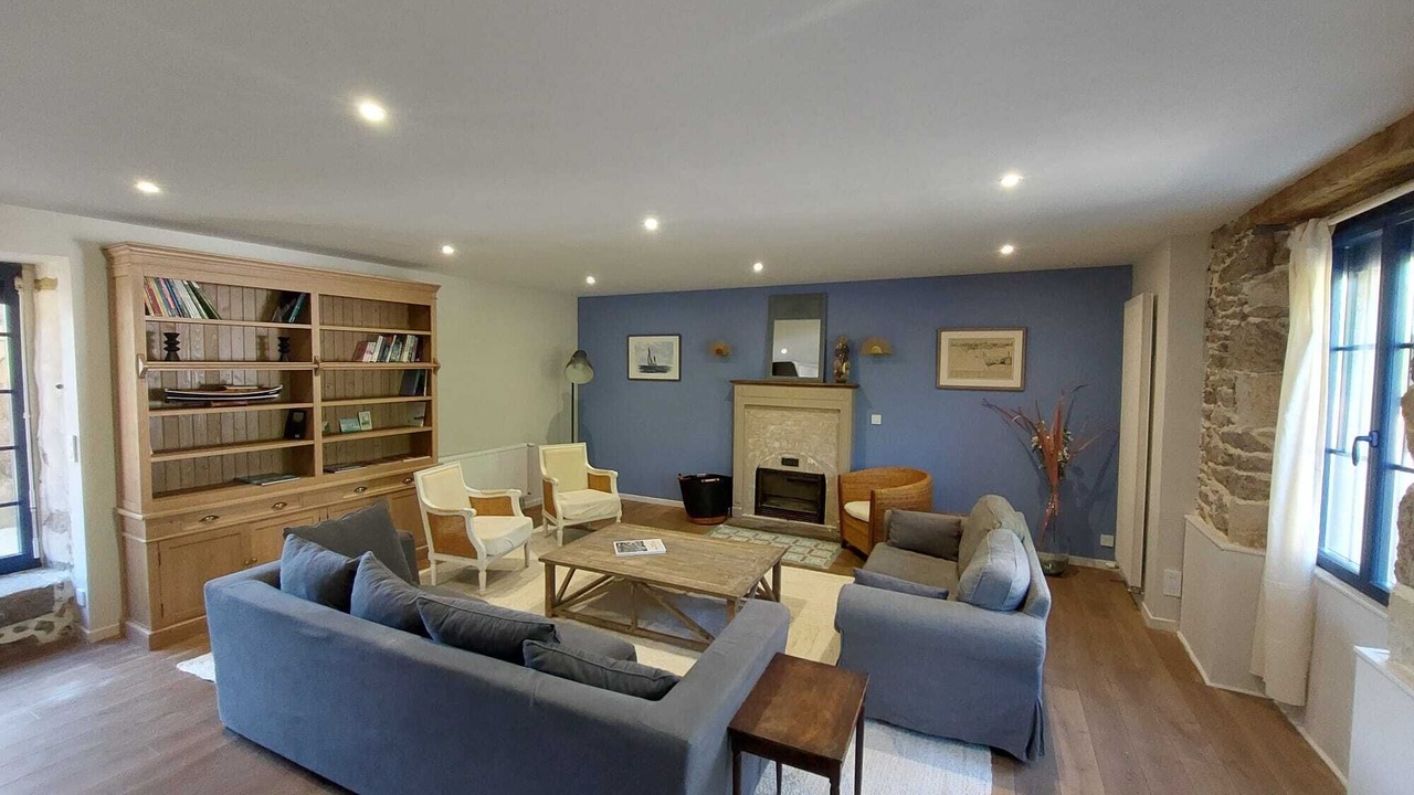 Photo of Livingroom in Saint-Lormel