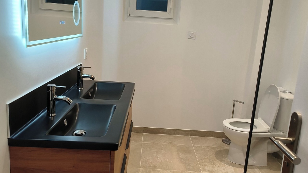 Photo of Bathroom in Champagne-sur-Seine