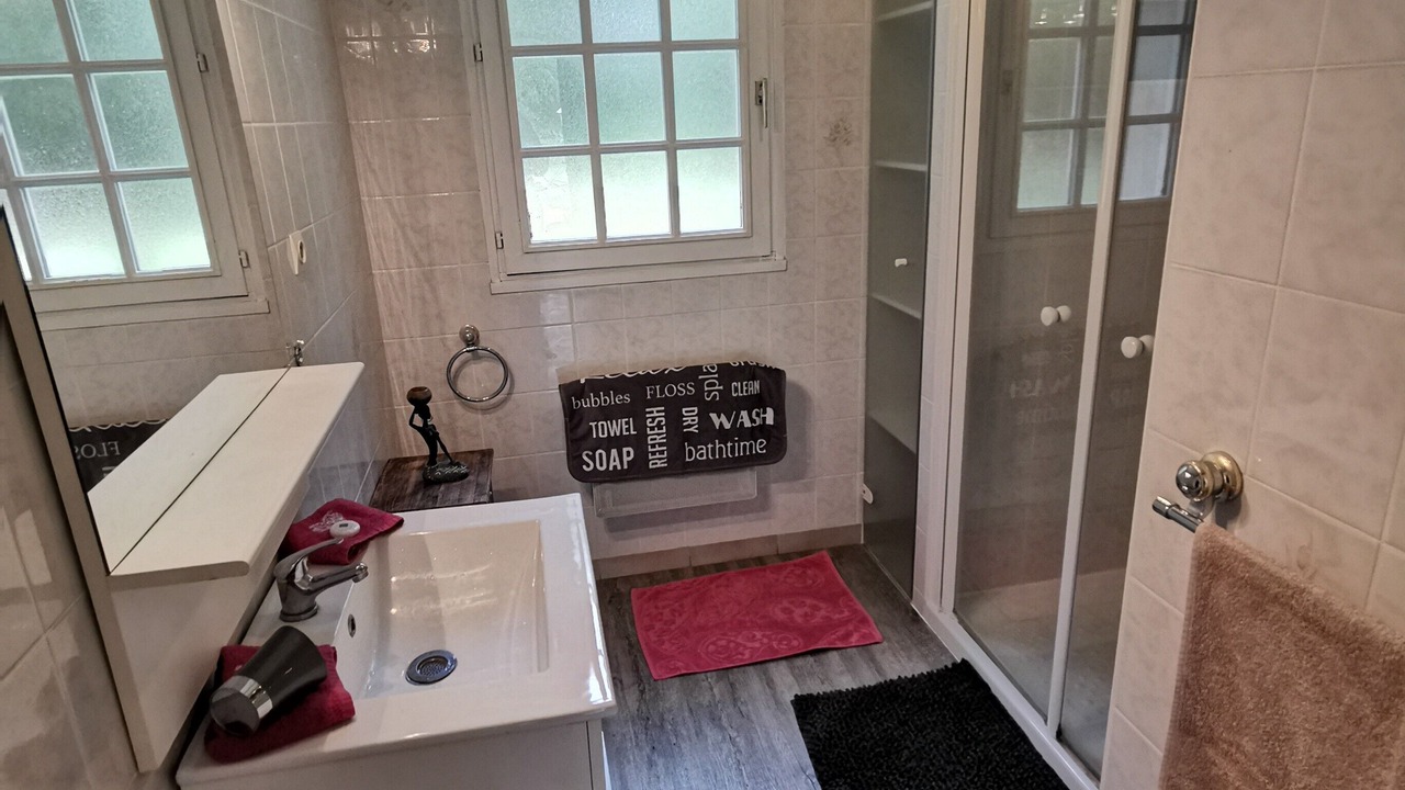 Photo of Bathroom in Chitenay