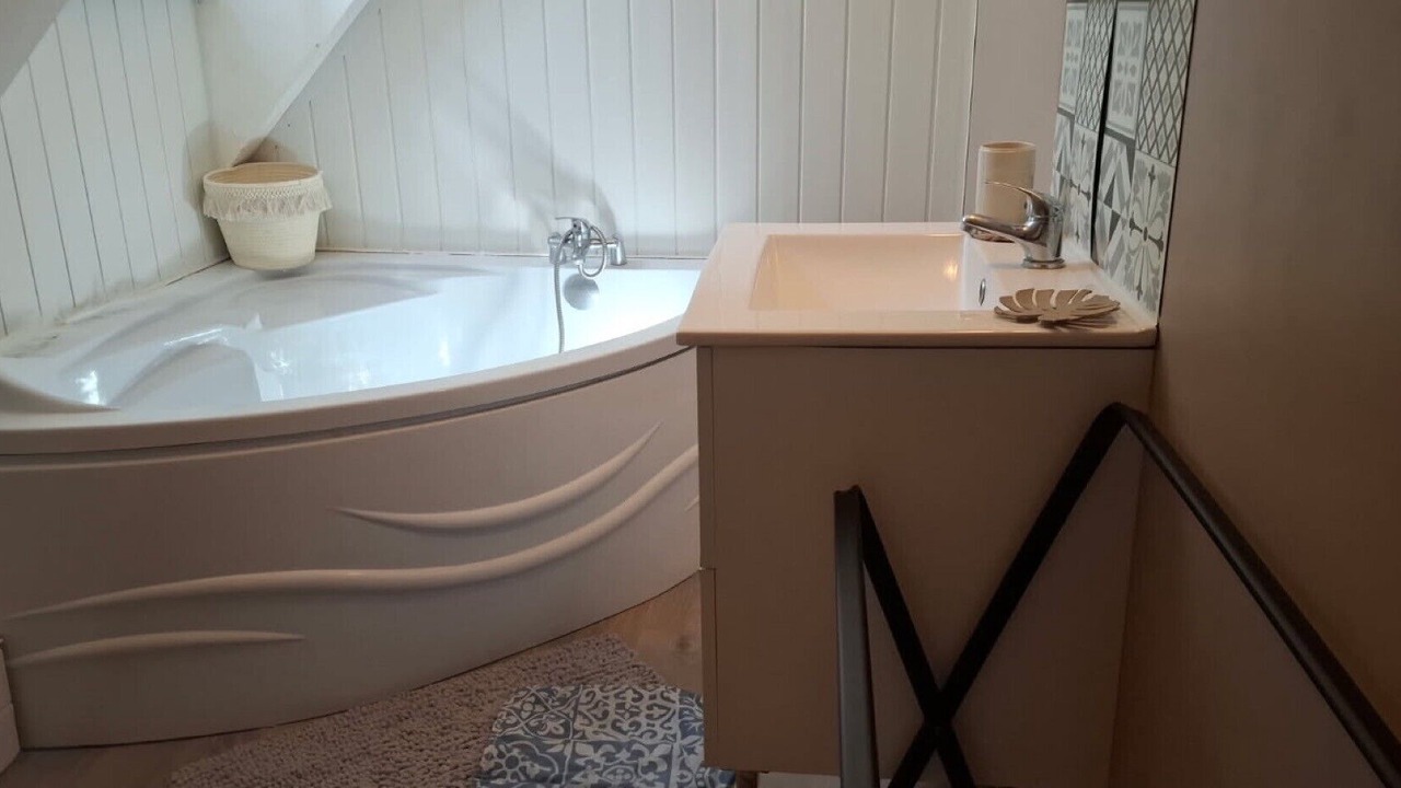 Photo of Bathroom in Chitenay
