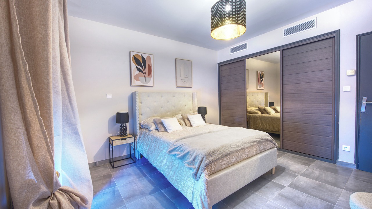 Photo of Bedroom in Rochefort-du-Gard
