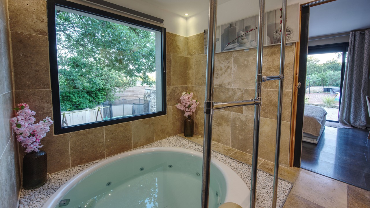 Photo of Bathroom in Rochefort-du-Gard