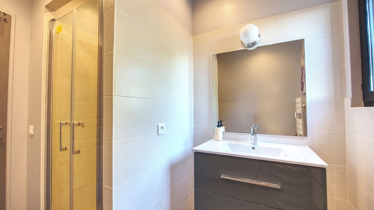 Photo of Bathroom in Rochefort-du-Gard