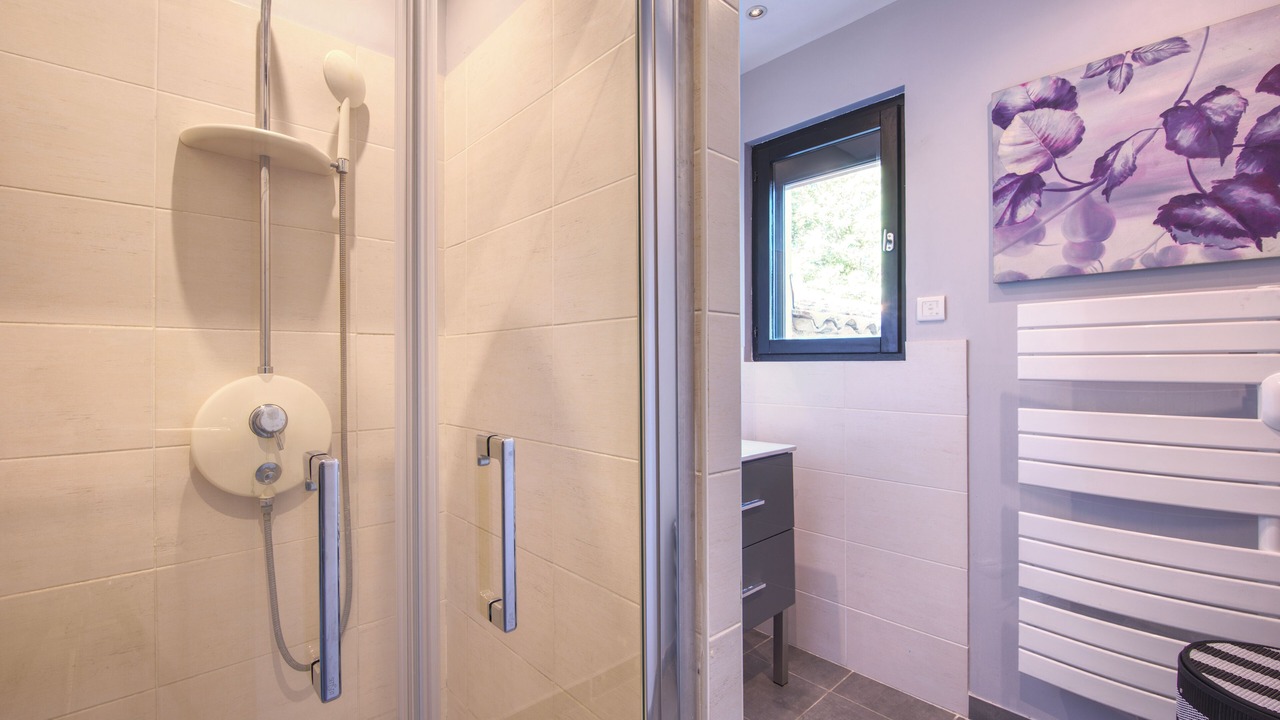 Photo of Bathroom in Rochefort-du-Gard