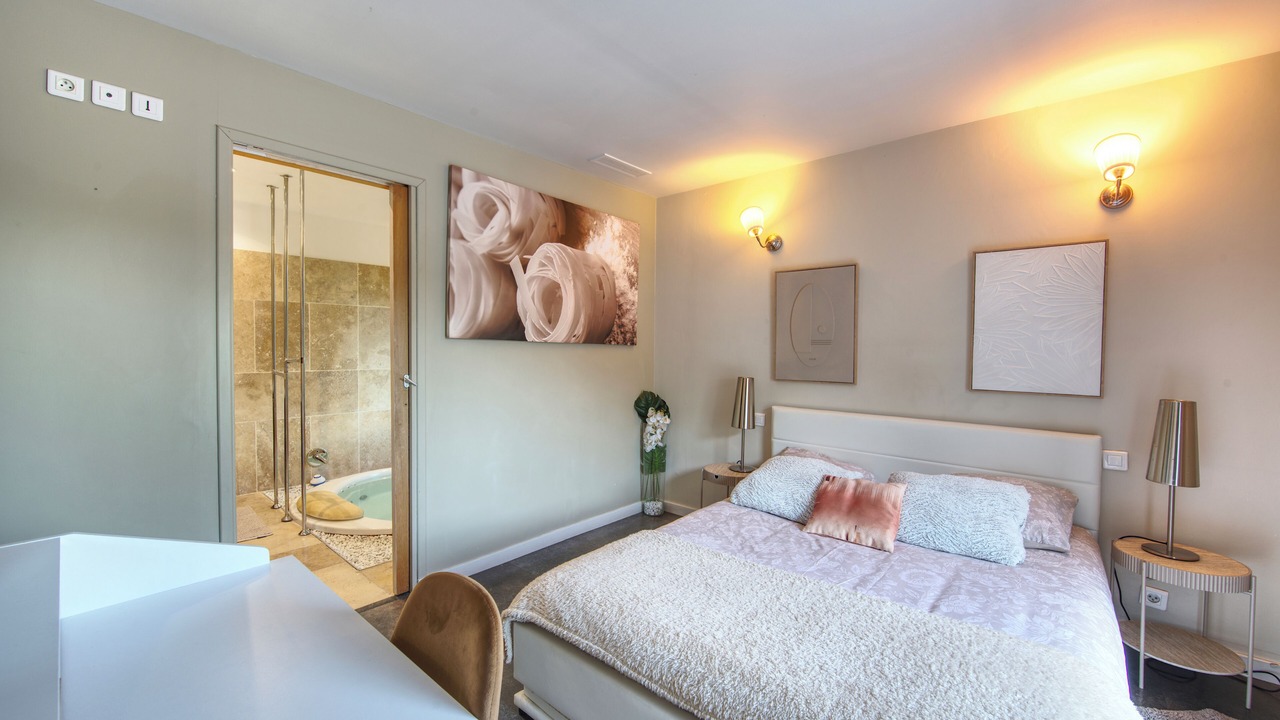 Photo of Bedroom in Rochefort-du-Gard