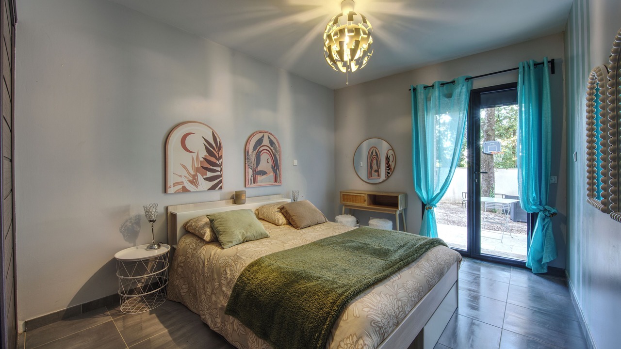 Photo of Bedroom in Rochefort-du-Gard