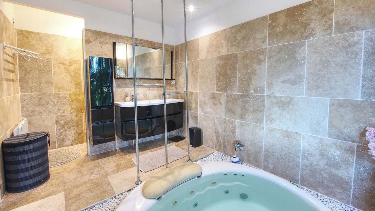 Photo of Bathroom in Rochefort-du-Gard