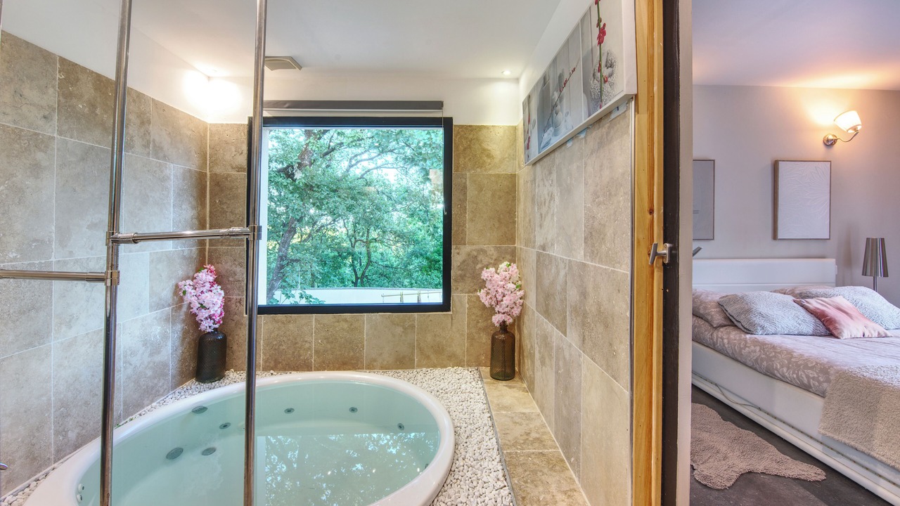 Photo of Bathroom in Rochefort-du-Gard