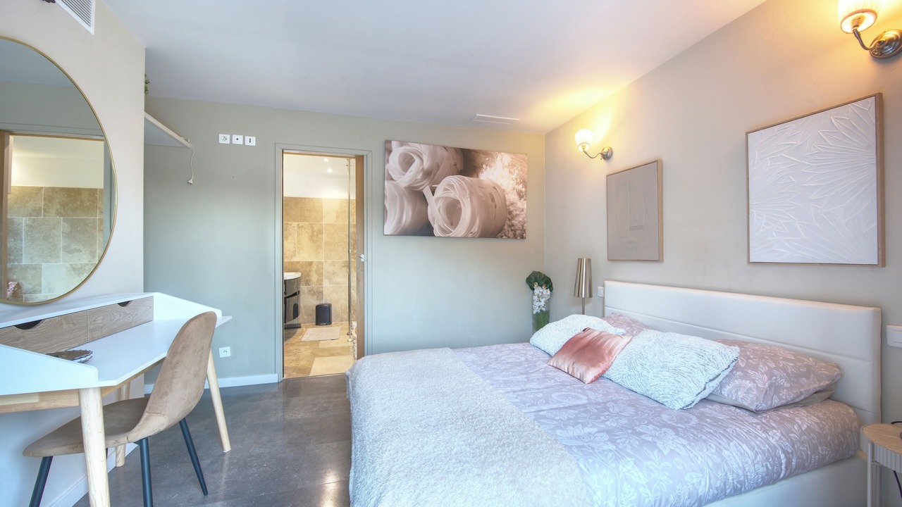 Photo of Bedroom in Rochefort-du-Gard
