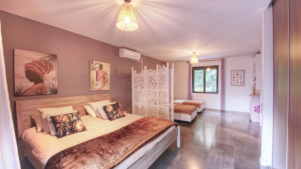 Photo of Bedroom in Rochefort-du-Gard