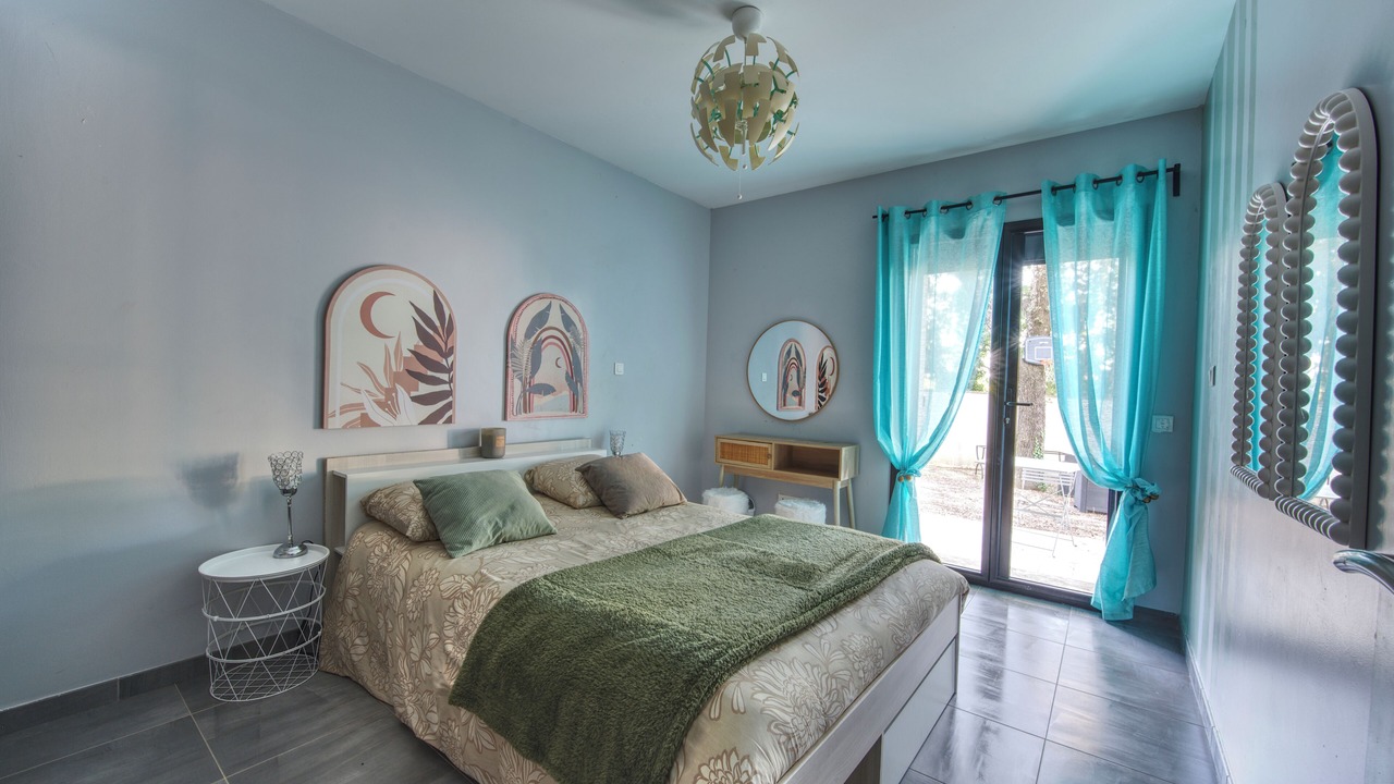 Photo of Bedroom in Rochefort-du-Gard