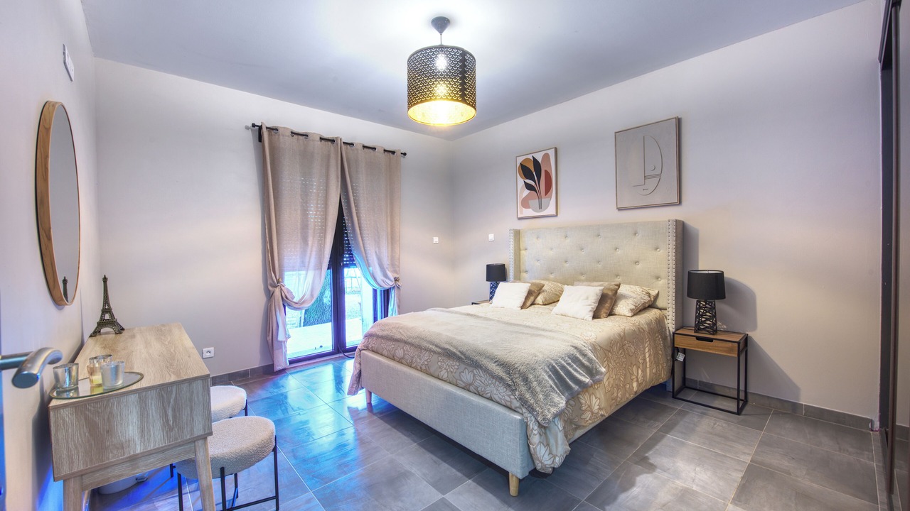 Photo of Bedroom in Rochefort-du-Gard