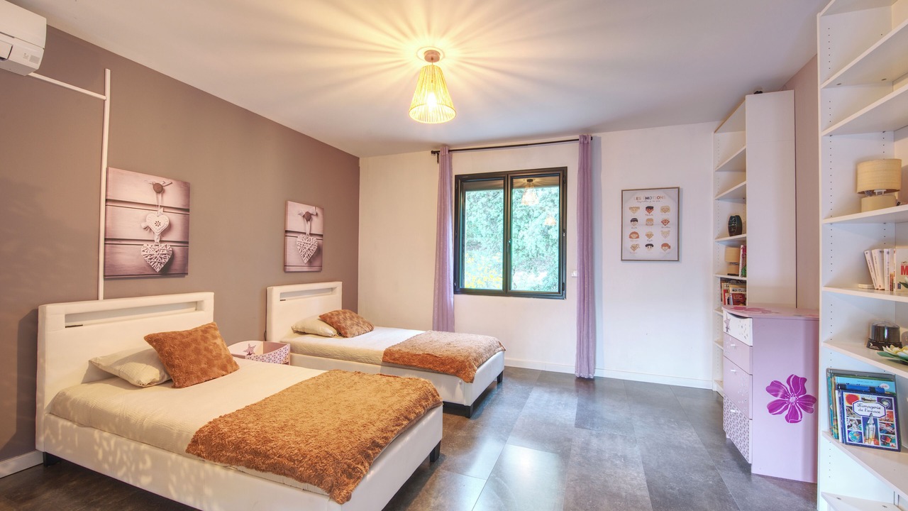 Photo of Bedroom in Rochefort-du-Gard