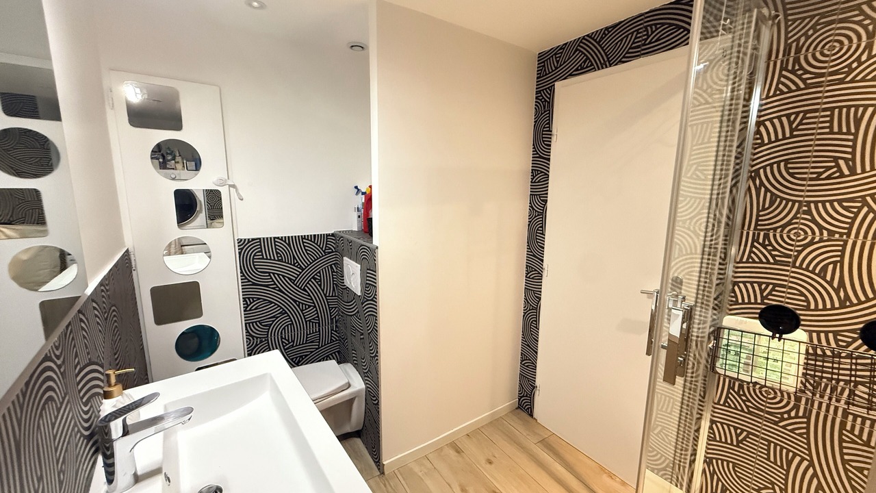 Photo of Bathroom in Sathonay-Camp