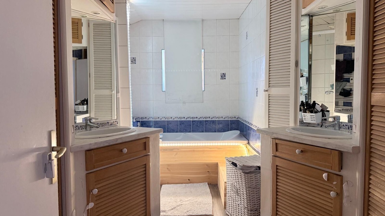 Photo of Bathroom in Sathonay-Camp