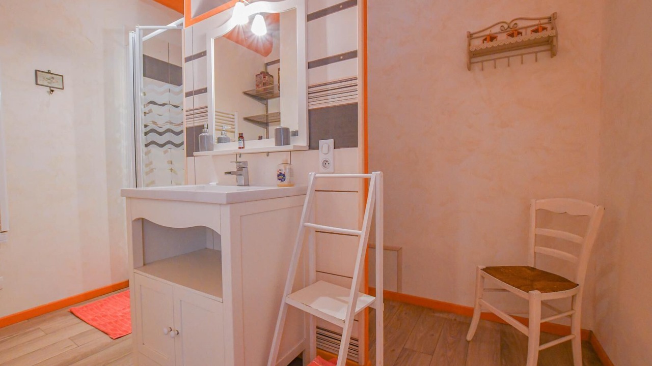 Photo of Bathroom in Chaumesnil