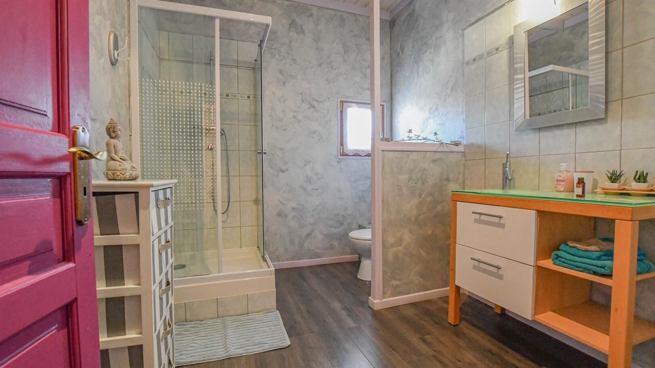 Photo of Bathroom in Chaumesnil