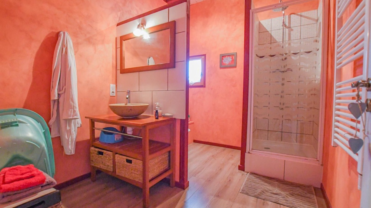 Photo of Bathroom in Chaumesnil