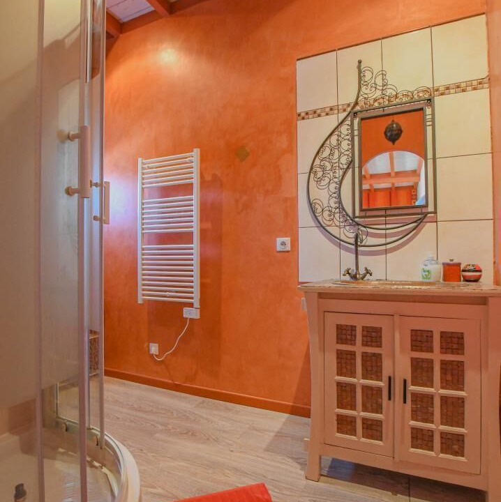 Photo of Bathroom in Chaumesnil