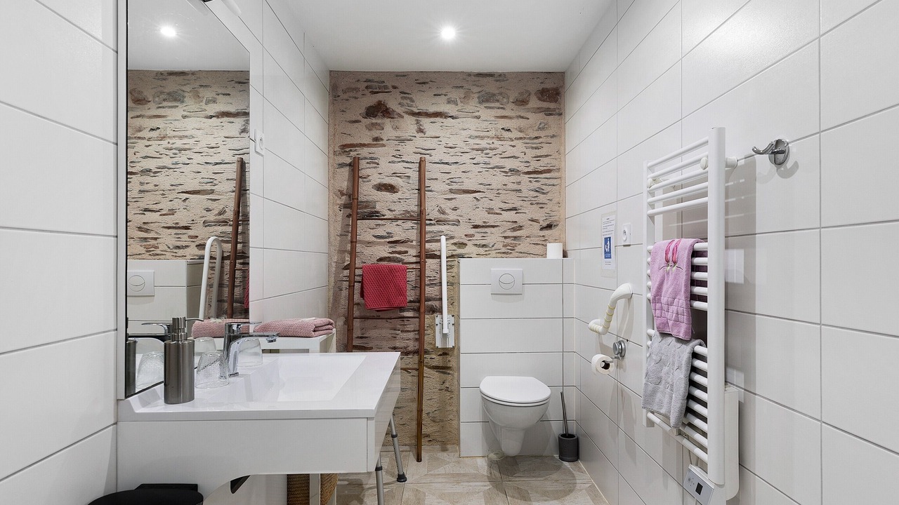 Photo of Bathroom in Nyoiseau