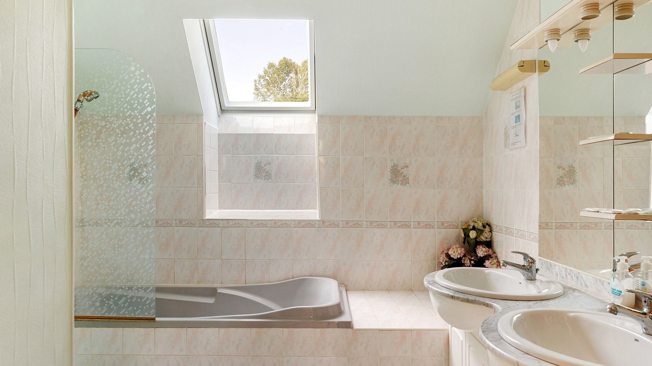 Photo of Bathroom in Nyoiseau