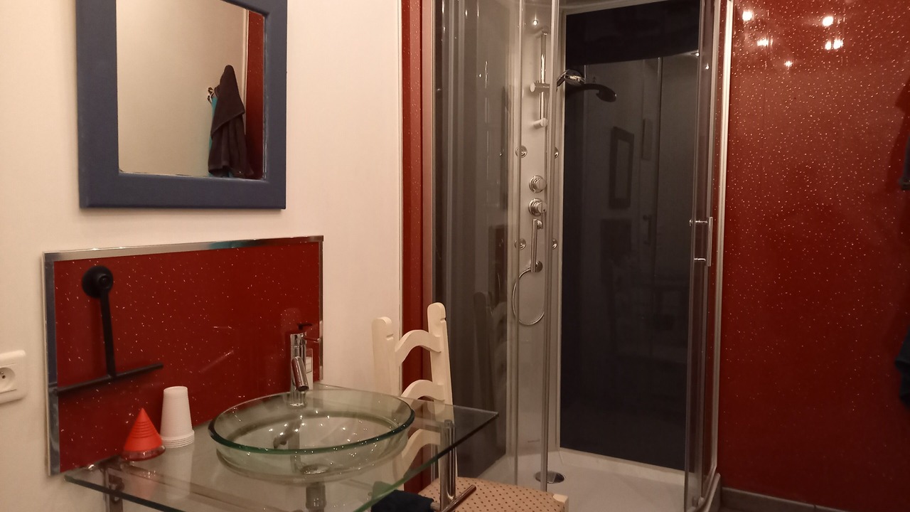 Photo of Bathroom in Allineuc