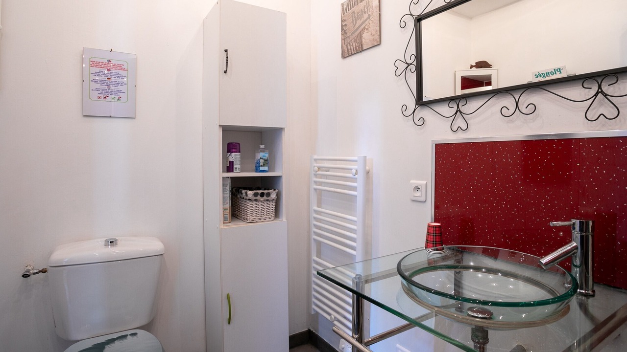 Photo of Bathroom in Allineuc