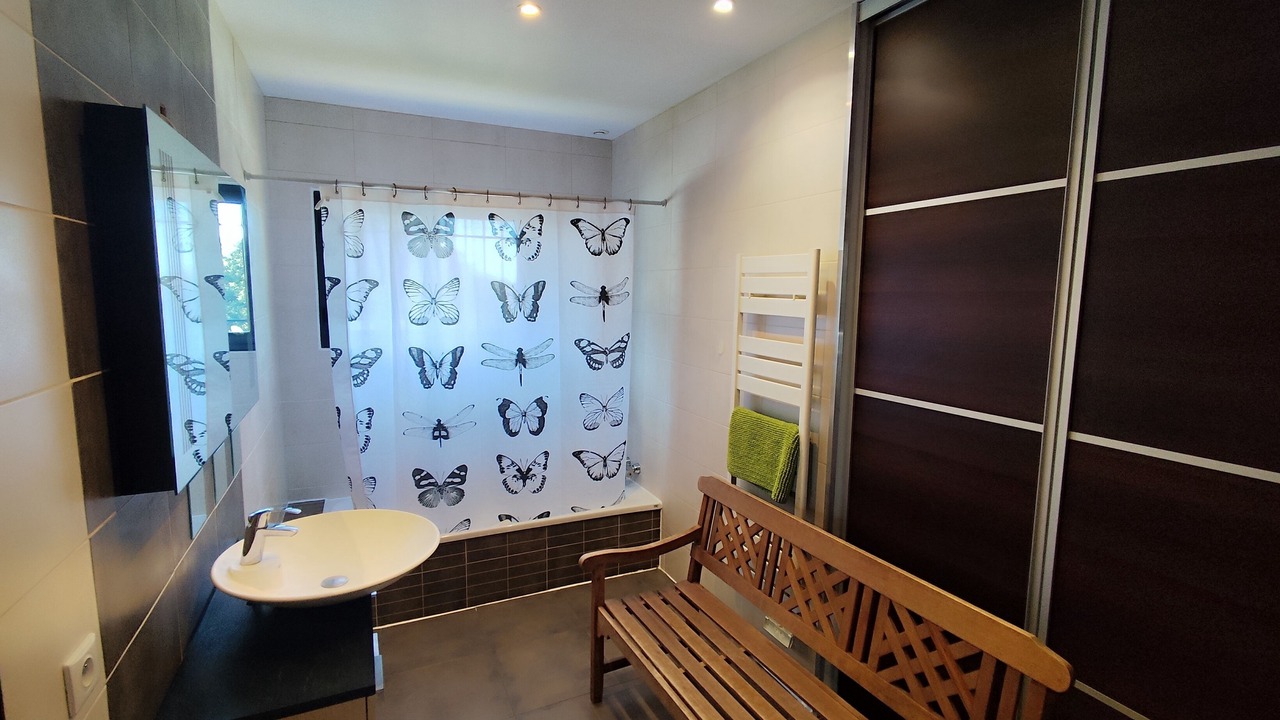 Photo of Bathroom in Buros