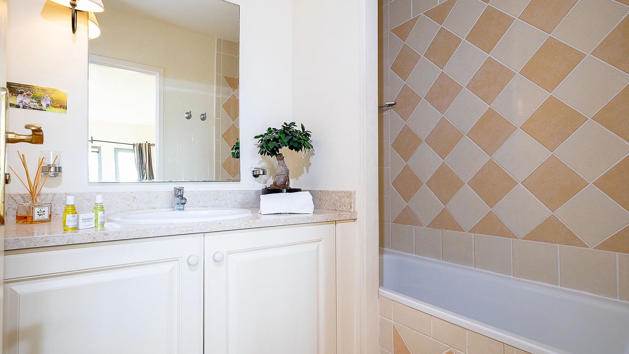 Photo of Bathroom in Saumane-de-Vaucluse