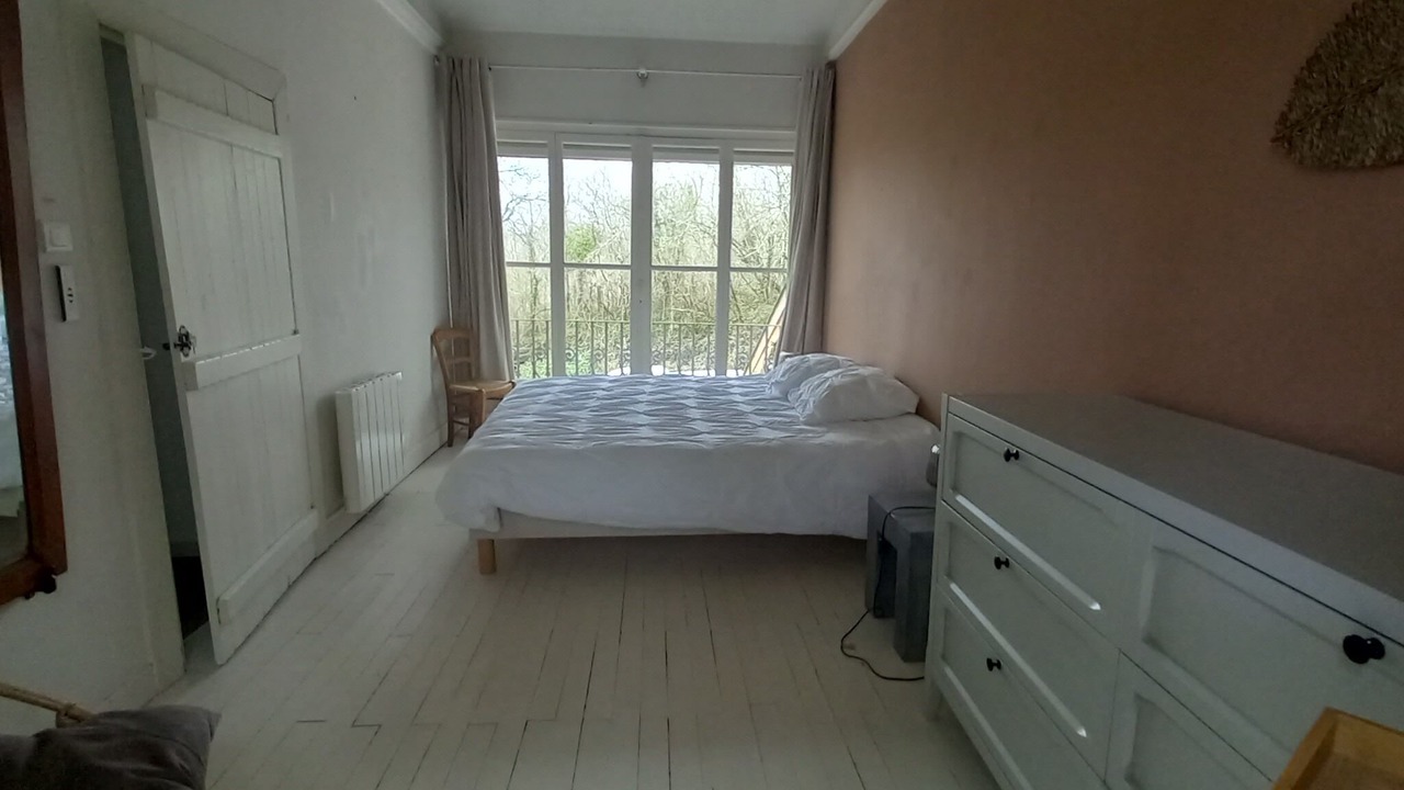 Photo of Bedroom in Courties