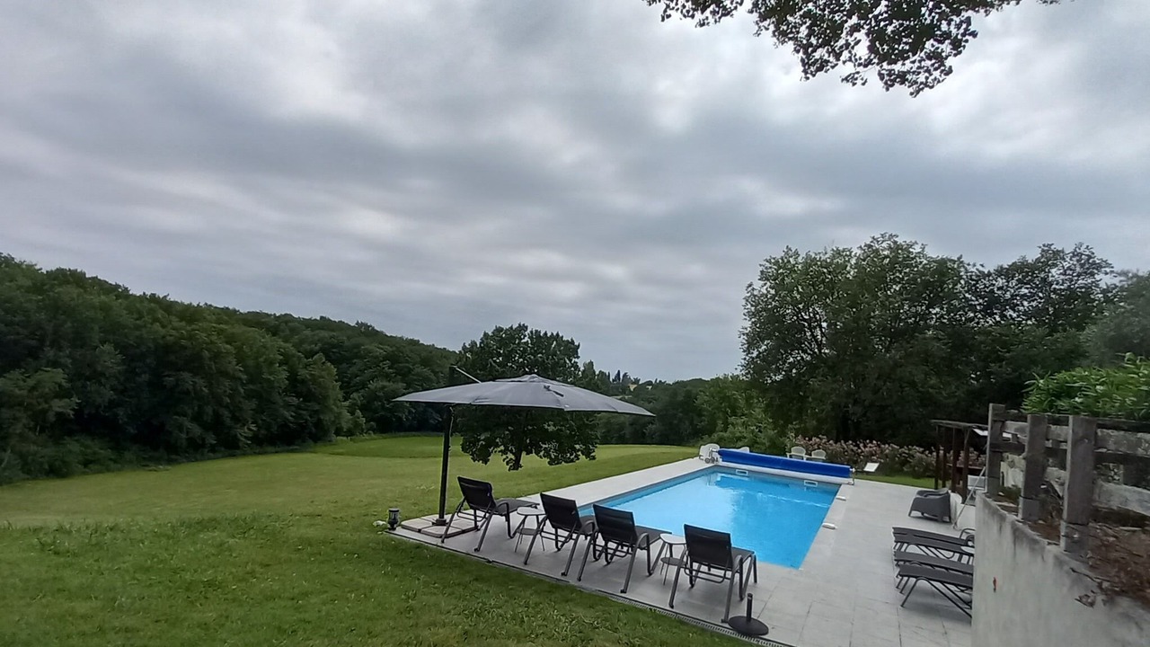 Photo of Outdoor in Courties