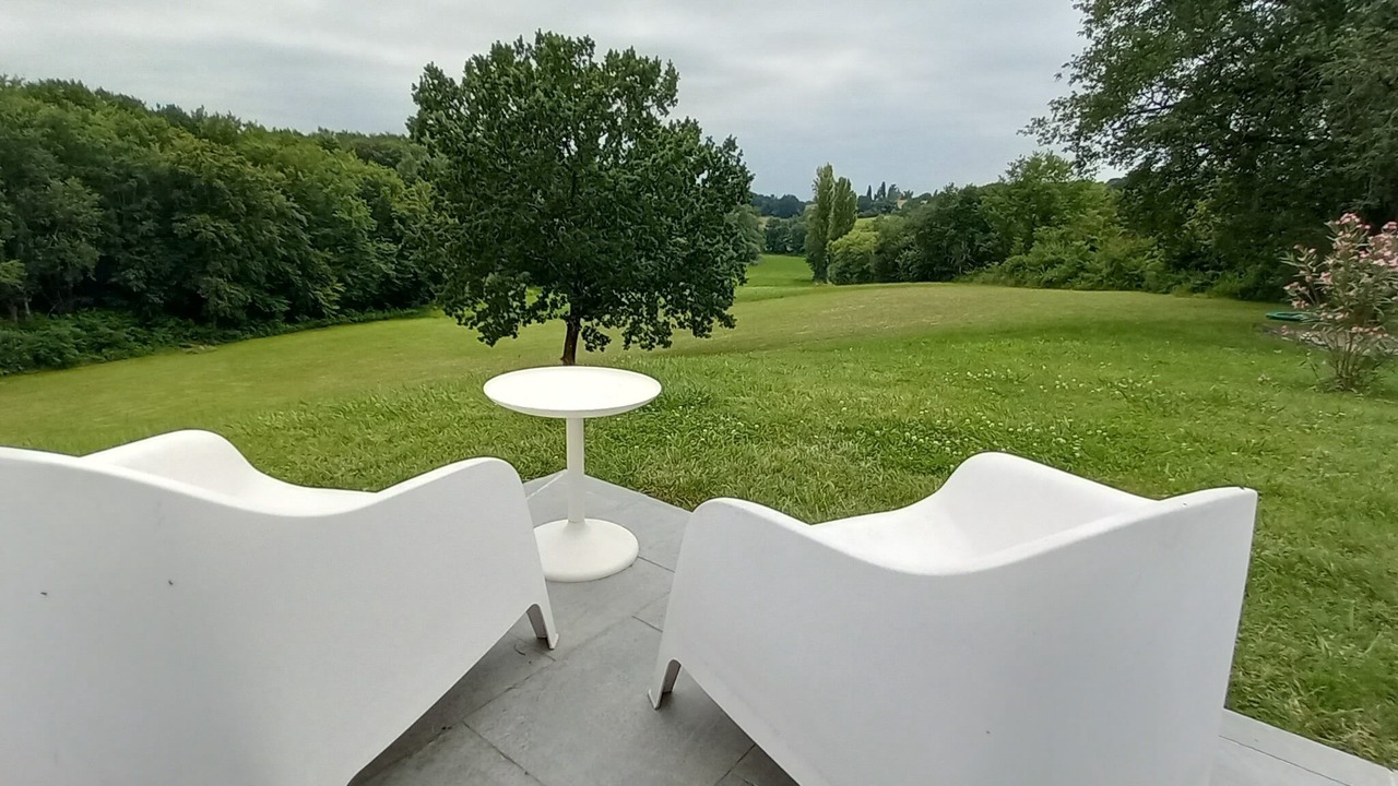 Photo of Outdoor in Courties