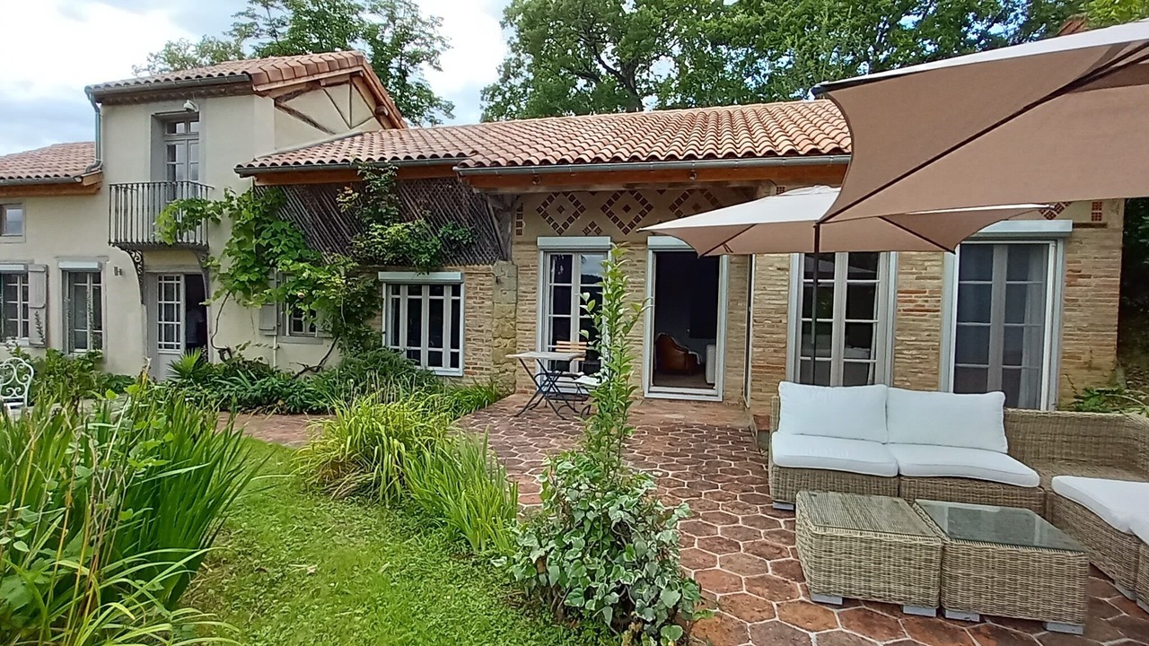 Photo of Patio Balcony in Courties