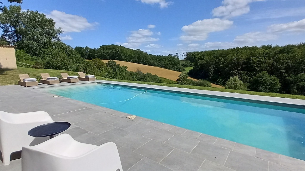 Photo of Outdoor in Courties
