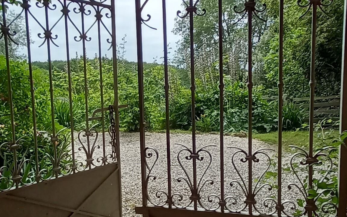 Photo of Outdoor in Courties