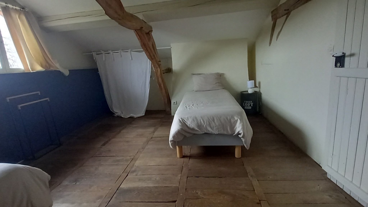 Photo of Bedroom in Courties