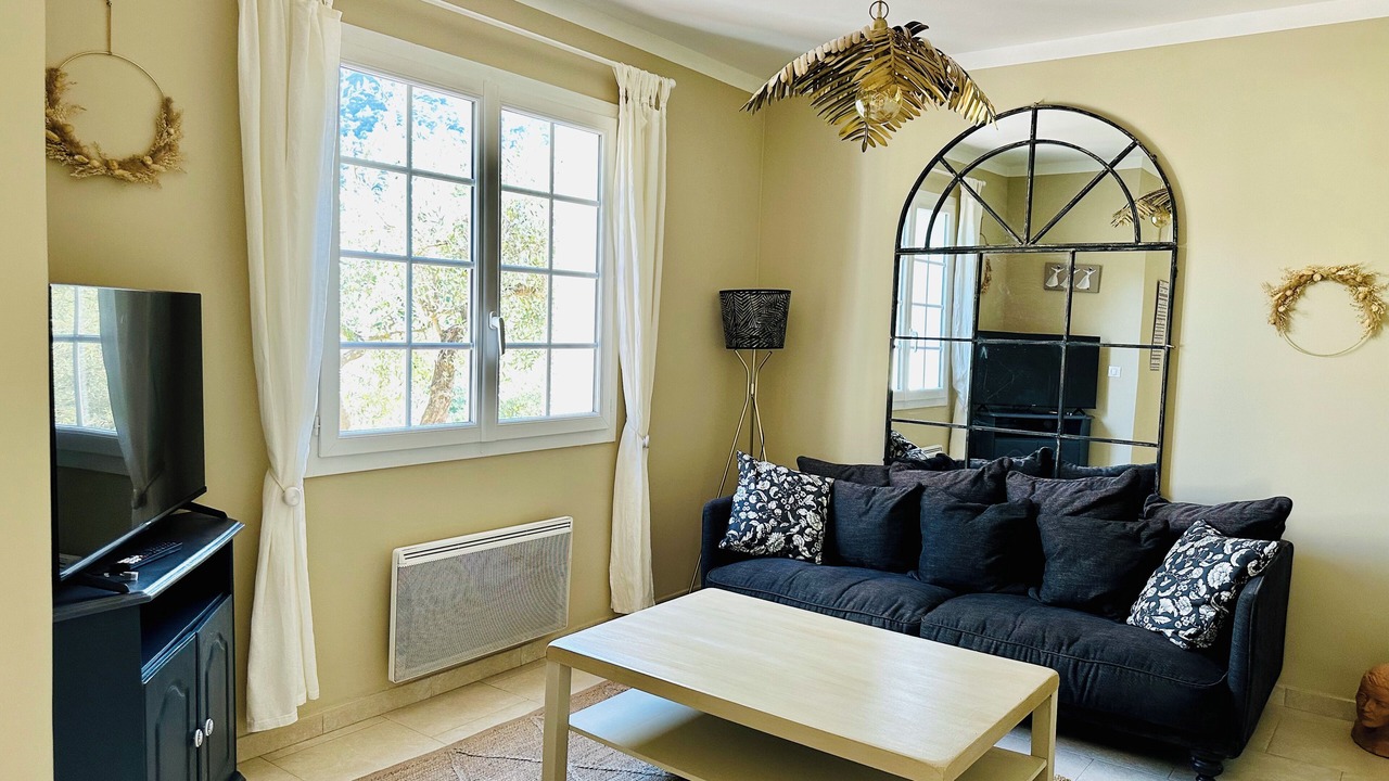 Photo of Livingroom in Rougiers